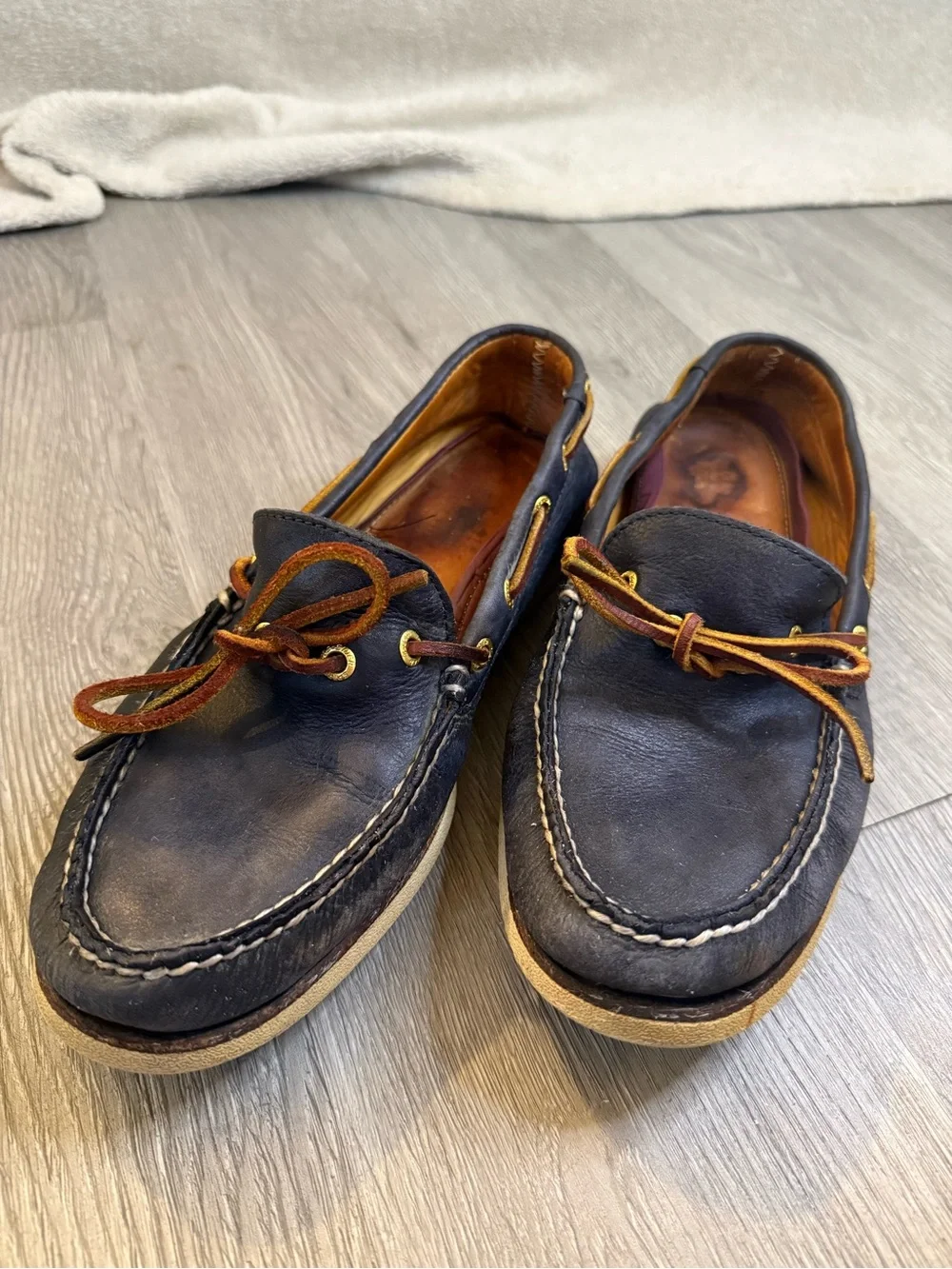 Sperry Navy Leather Boat Shoes with Brown Laces - size 8.5